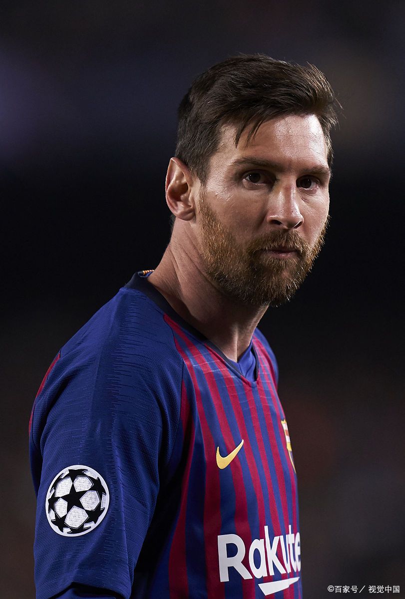 边后卫内收 边后卫内收